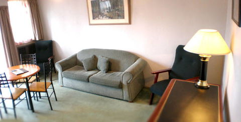Estelle Kramer Motor Inn - New South Wales Tourism  2