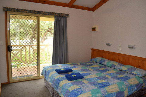 Euston Club Cabin Resort - New South Wales Tourism  1