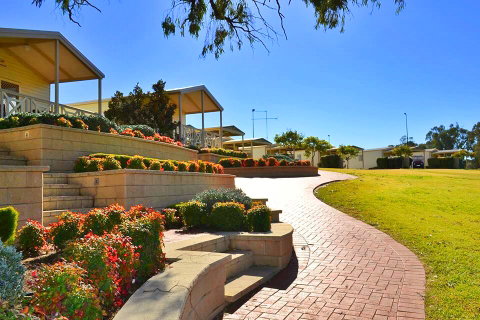 Euston Club Cabin Resort - New South Wales Tourism  2