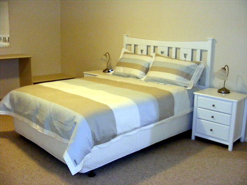 Fairways Bed & Breakfast At Jerilderie - New South Wales Tourism  1