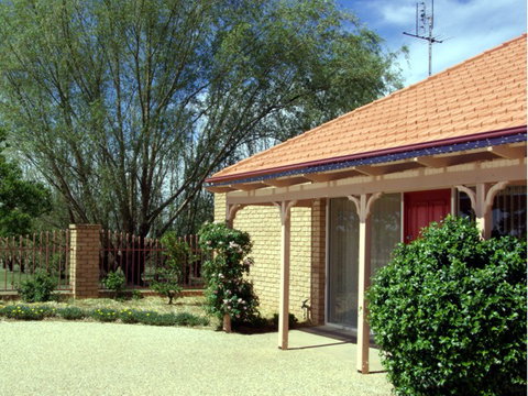 Fairways Bed & Breakfast At Jerilderie - New South Wales Tourism  4