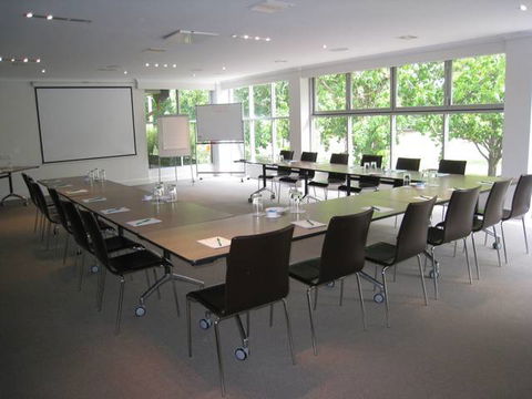 Forrest Hotel & Apartments - New South Wales Tourism  3