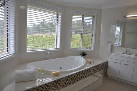 Ghost Riders Vineyard Lodge - New South Wales Tourism  0