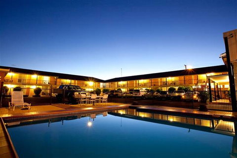 Golden West Motor Inn - New South Wales Tourism  0