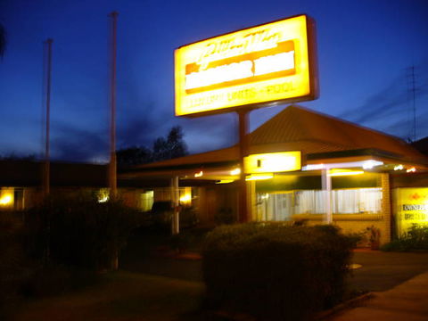 Golden West Motor Inn - New South Wales Tourism  0