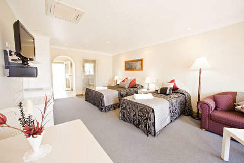 White Lanterns Motel - New South Wales Tourism  4