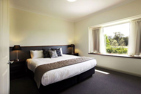 Harrigan's Irish Pub & Ibis Styles Harrington - New South Wales Tourism  0