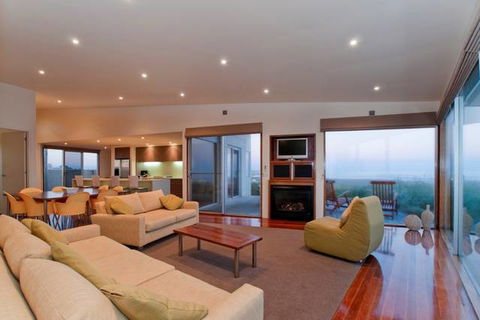 Hearn's Beachside Villas - New South Wales Tourism  0