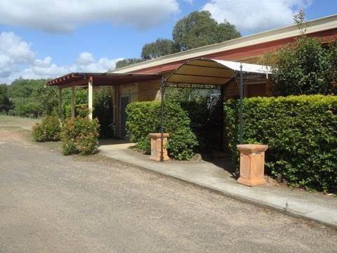 Hilldrop Motor Inn - New South Wales Tourism  2