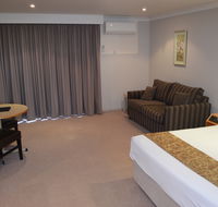 Hilltops Retreat Motor Inn - New South Wales Tourism 