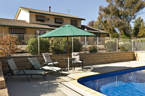Hilltops Retreat Motor Inn - New South Wales Tourism  2