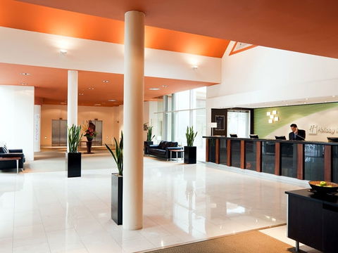 Holiday Inn Potts Point Sydney - New South Wales Tourism  2
