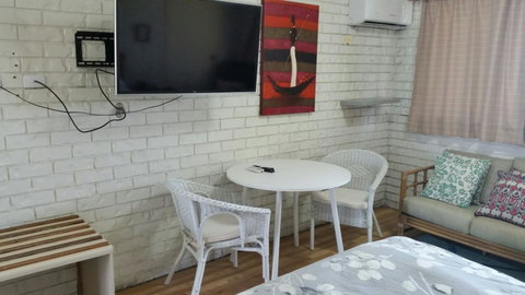 Holland Park Motel - New South Wales Tourism  2