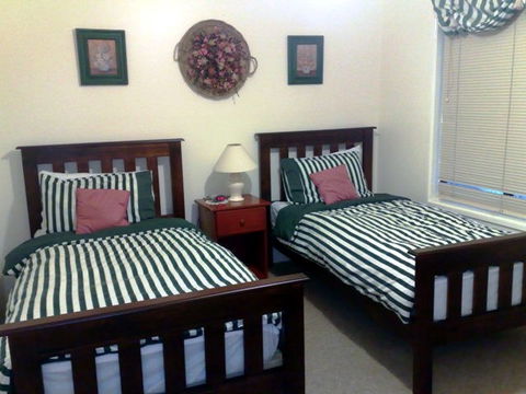 Jenoma Cottage - New South Wales Tourism  0