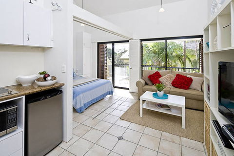 Julians Apartments - New South Wales Tourism  0