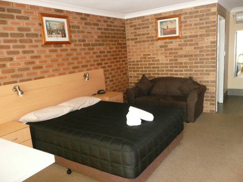 Jumbuck Motor Inn - New South Wales Tourism  0