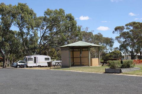 Kaniva Caravan Park - New South Wales Tourism  0