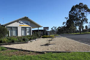 Kaniva Midway Motel - New South Wales Tourism  7