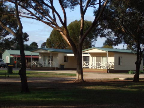 Laura Community Caravan Park - New South Wales Tourism  0