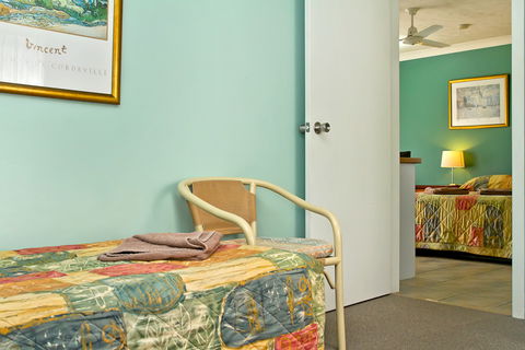 Limassol Motel - New South Wales Tourism  1