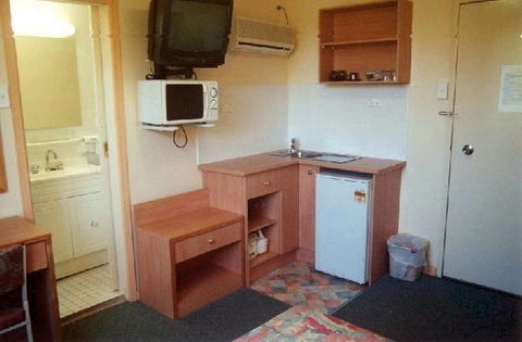Lodge Motel - New South Wales Tourism  0