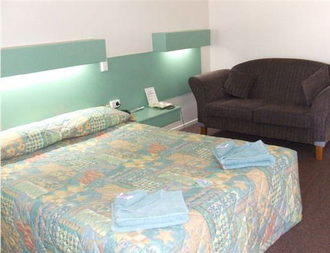 Longreach Motel - New South Wales Tourism  1