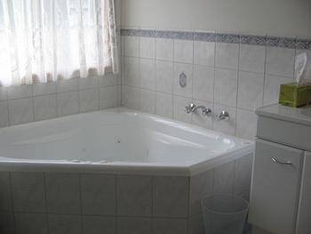 Macburn Self Contained Cottages, Dog Friendly - New South Wales Tourism  0