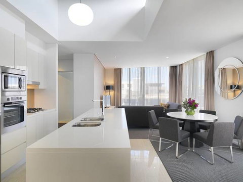 Meriton Serviced Apartments - Zetland - New South Wales Tourism  2