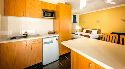 Park Beach Resort Motel - New South Wales Tourism  1