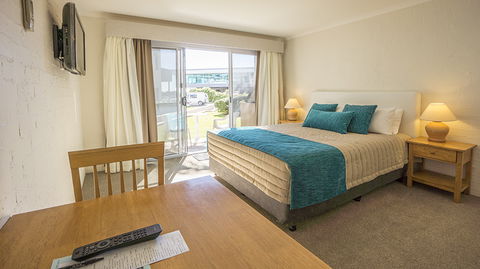 Mollymook Shores Motel And Conference Centre - New South Wales Tourism  0