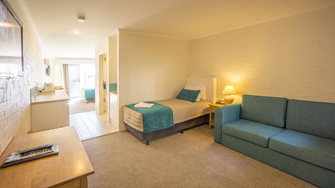 Mollymook Shores Motel And Conference Centre - New South Wales Tourism  7