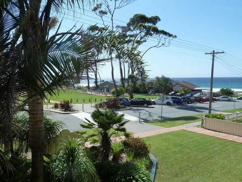 Mollymook Surfbeach Motel And Apartments - New South Wales Tourism  2