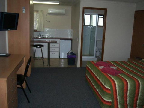 Nanango Fitzroy Motel - New South Wales Tourism  3