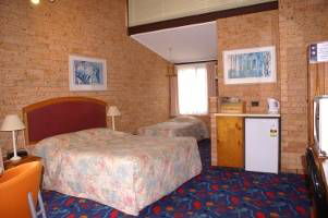 Newcastle Links Motel - New South Wales Tourism  1