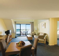 Oaks Waterfront Resort - New South Wales Tourism 