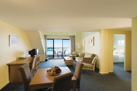 Oaks Waterfront Resort - New South Wales Tourism  0