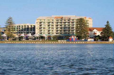 Oaks Waterfront Resort - New South Wales Tourism  2