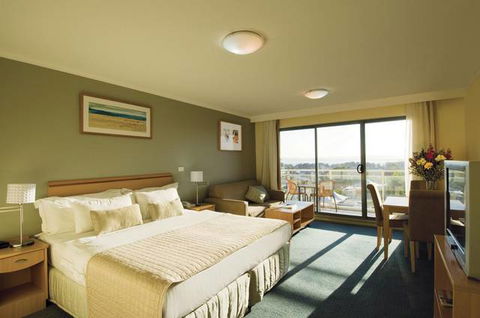 Oaks Waterfront Resort - New South Wales Tourism  3