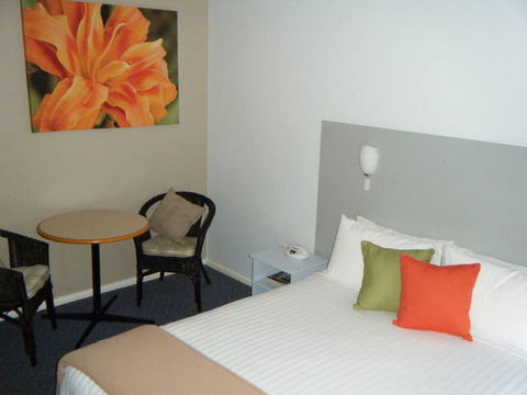 Orana Windmill Motel - New South Wales Tourism  3