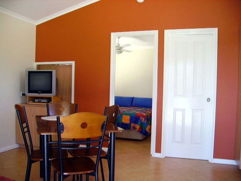 Outback Oasis Caravan Park - New South Wales Tourism  1