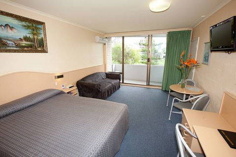 Palm Court Motor Inn - New South Wales Tourism  1