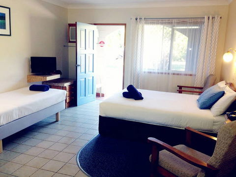 Paradise Court Holiday Units - New South Wales Tourism  2