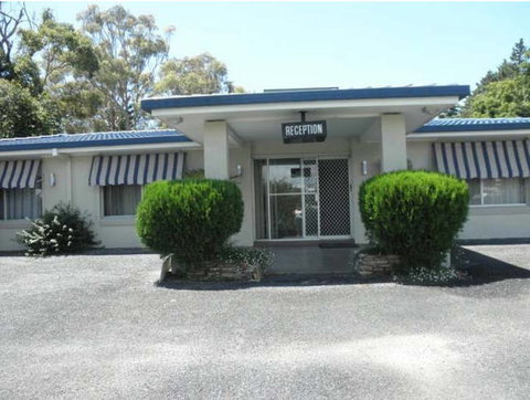 Pine Lodge Motel - New South Wales Tourism  1