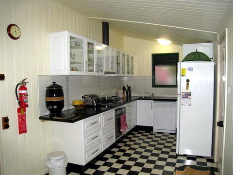 Pitstop Lodge Guesthouse - New South Wales Tourism  2