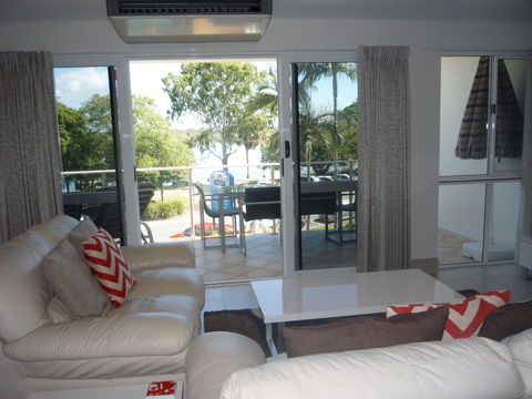 Regatta Riverfront Apartments - New South Wales Tourism  2