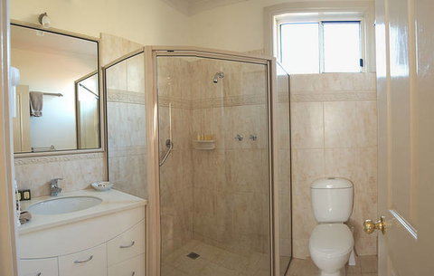 Ross Motel & Caravan Park - New South Wales Tourism  2