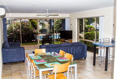 Sails Luxury Apartments - New South Wales Tourism  9