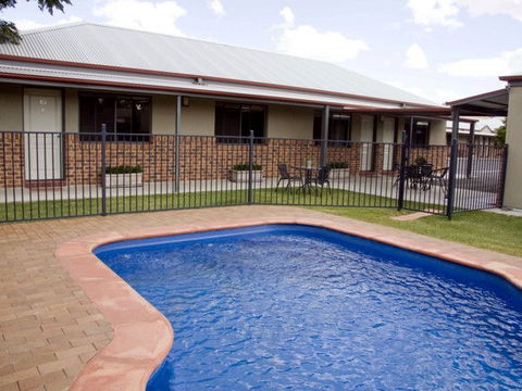 Saltbush Motor Inn - New South Wales Tourism  1