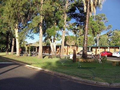 Silver Oaks Motel - New South Wales Tourism  1