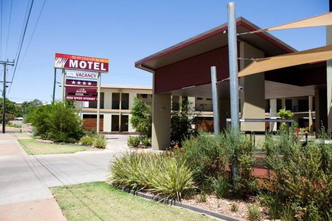 Spinifex Motel - New South Wales Tourism  9